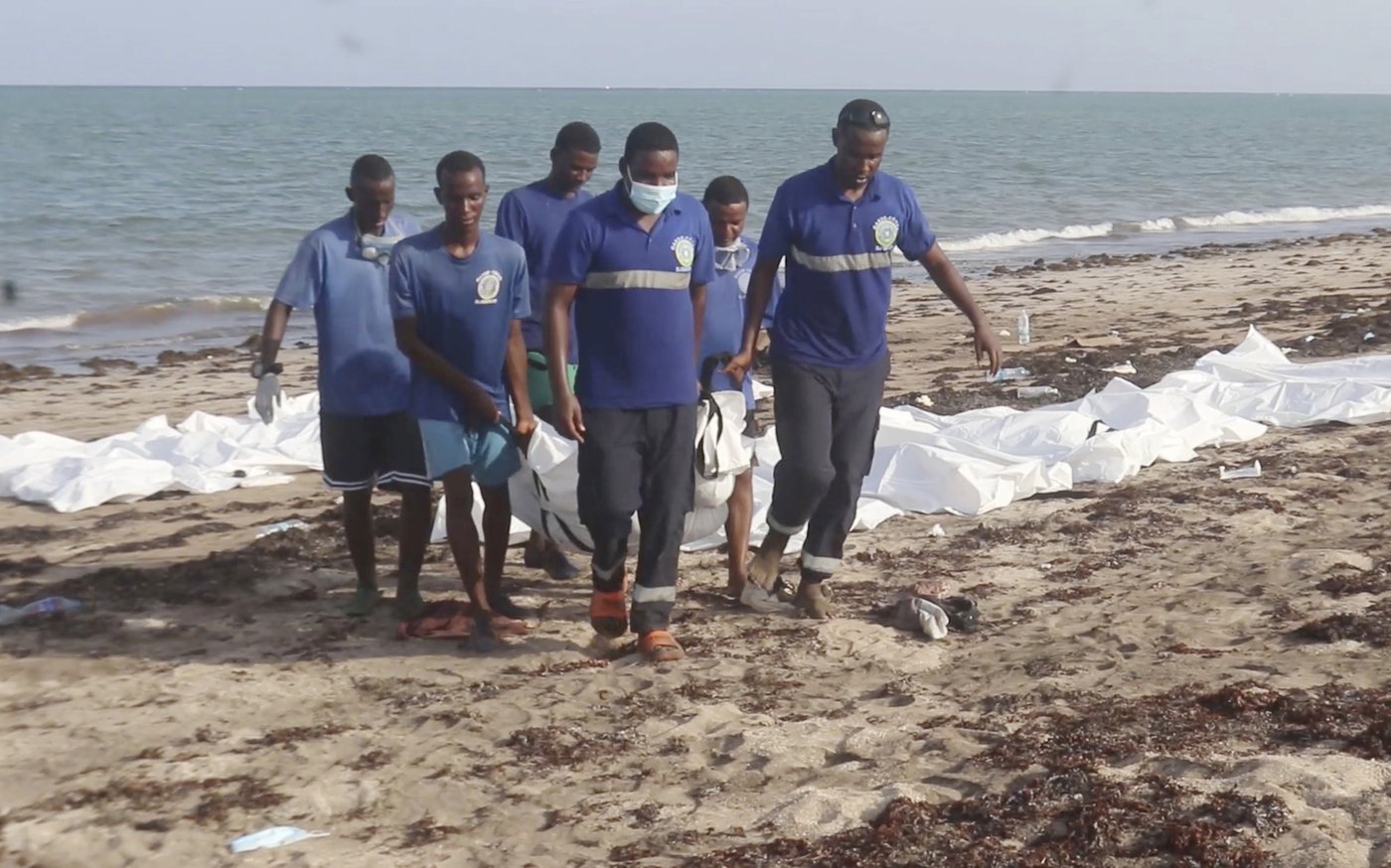 Dozens of migrants still missing off Djibouti's coast after smugglers forced them out of boats | iNFOnews.ca