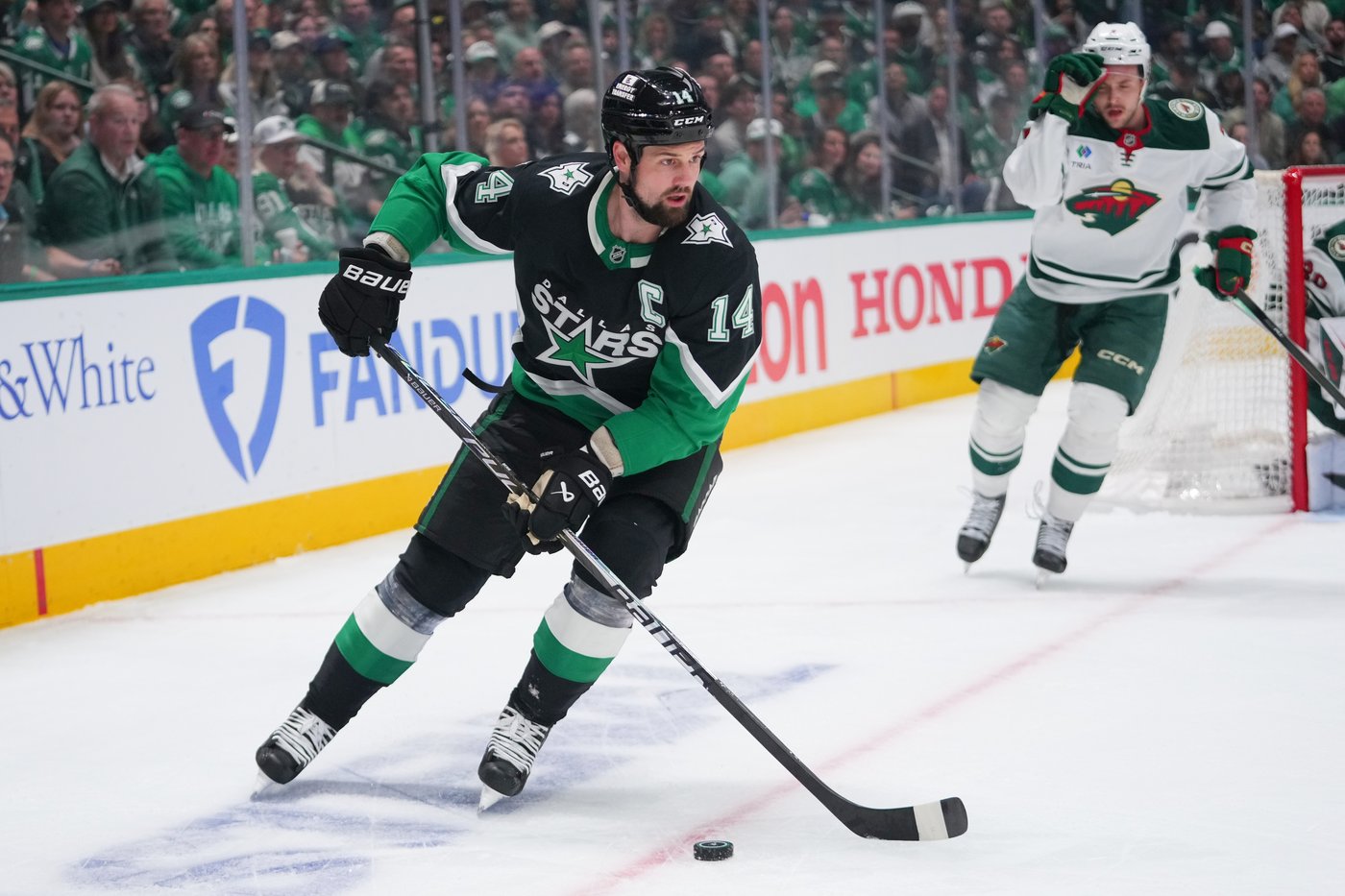 Stars captain Jamie Benn fined for cross-check on Wild forward Ryan Hartman | iNFOnews.ca