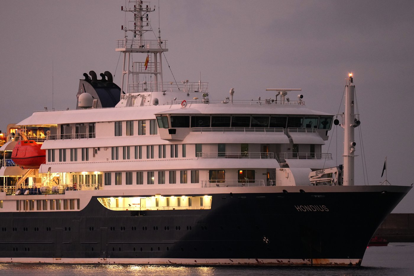 Hantavirus-stricken cruise ship arrives at Tenerife in Spain's Canary Islands | iNFOnews.ca