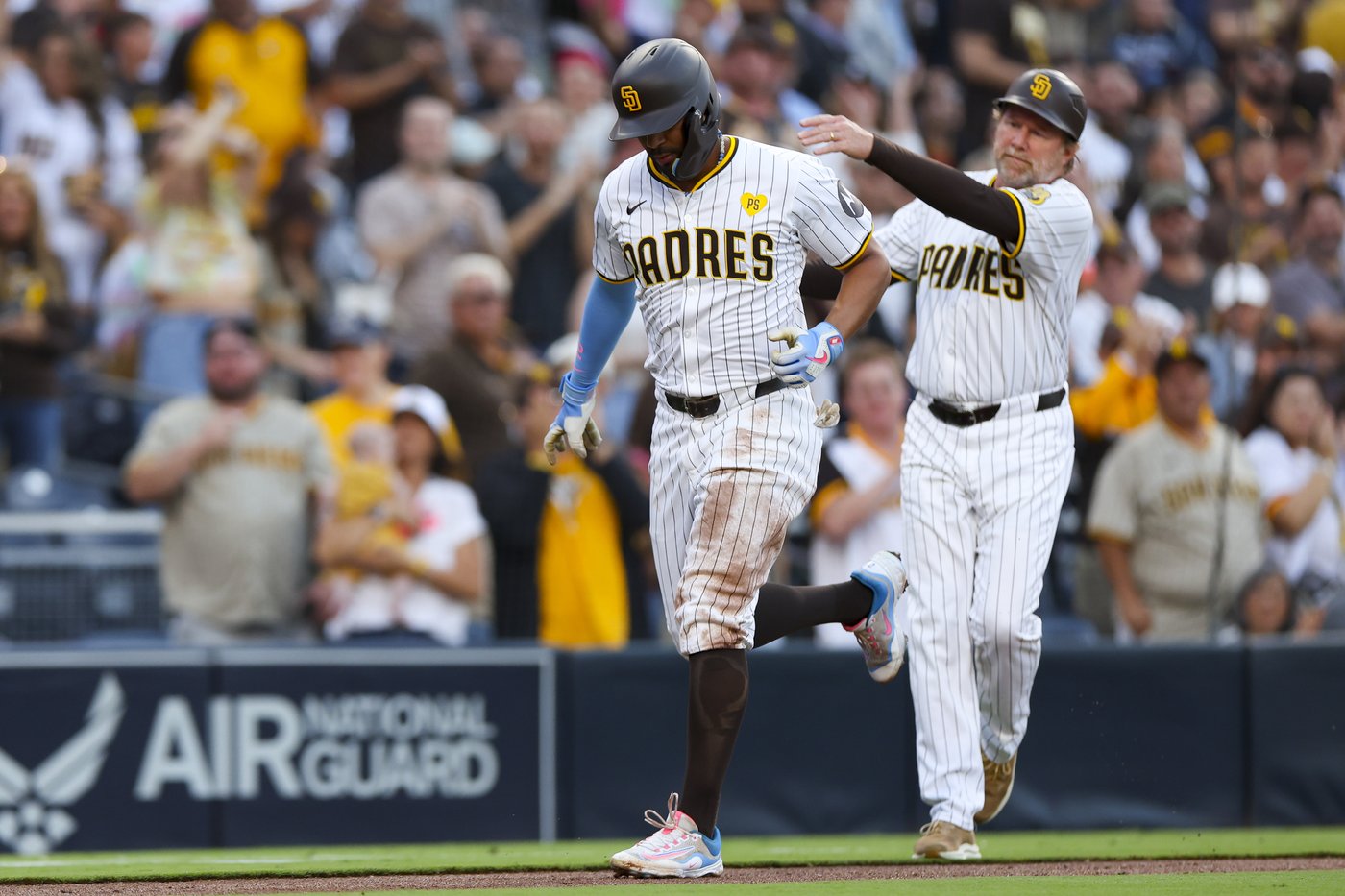 White Sox lose 119th game to tie the AL record as the Padres win 6-2 behind 3 home runs | iNFOnews.ca