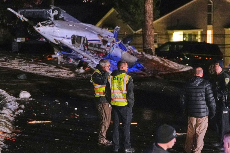 FAA investigating after small plane crashes into New Hampshire condominiums | iNFOnews.ca