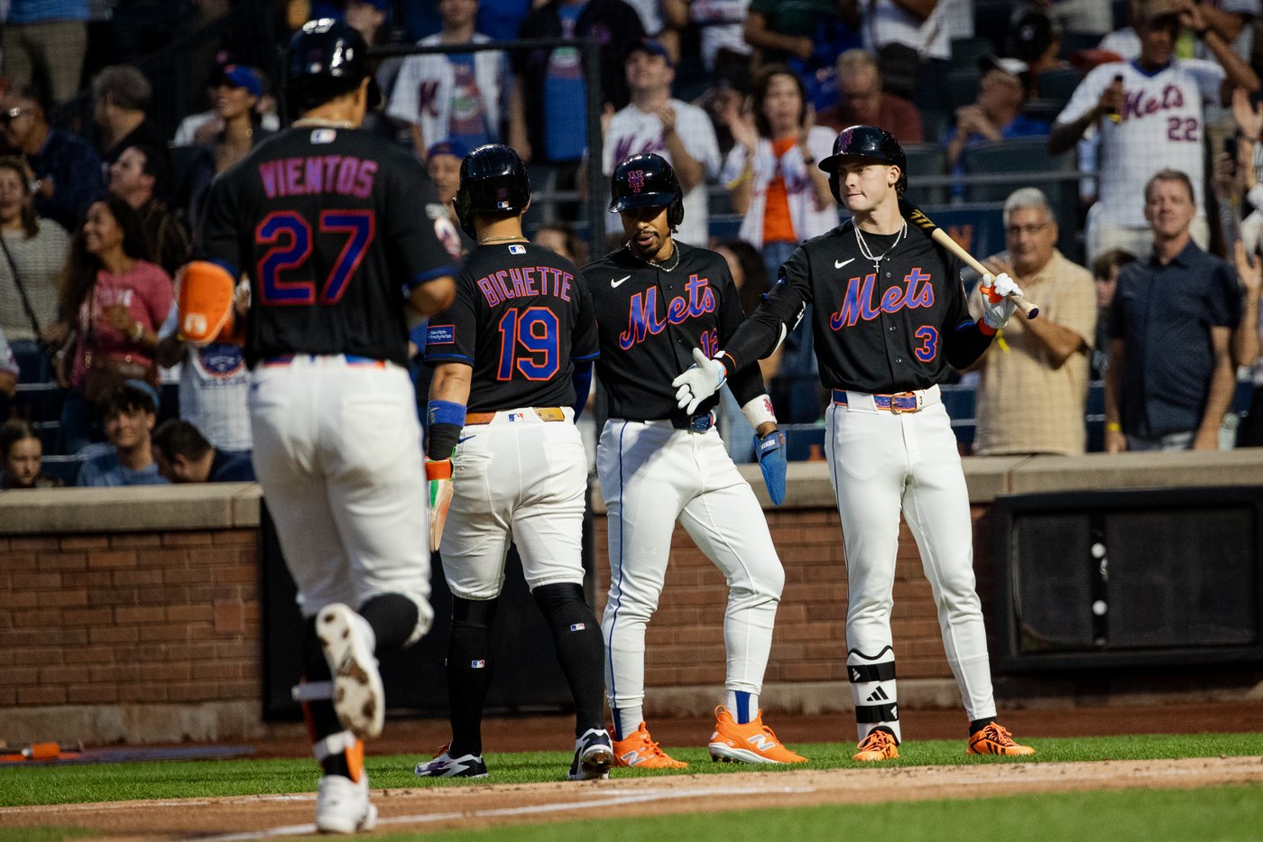 Alvarez hits 2 homers and Mets go deep 5 times to back McLean in 10-6 win over Giants | iNFOnews.ca Alvarez hits 2 homers and Mets go deep 5 times to back McLean in 10-6 win over Giants | iNFOnews.ca