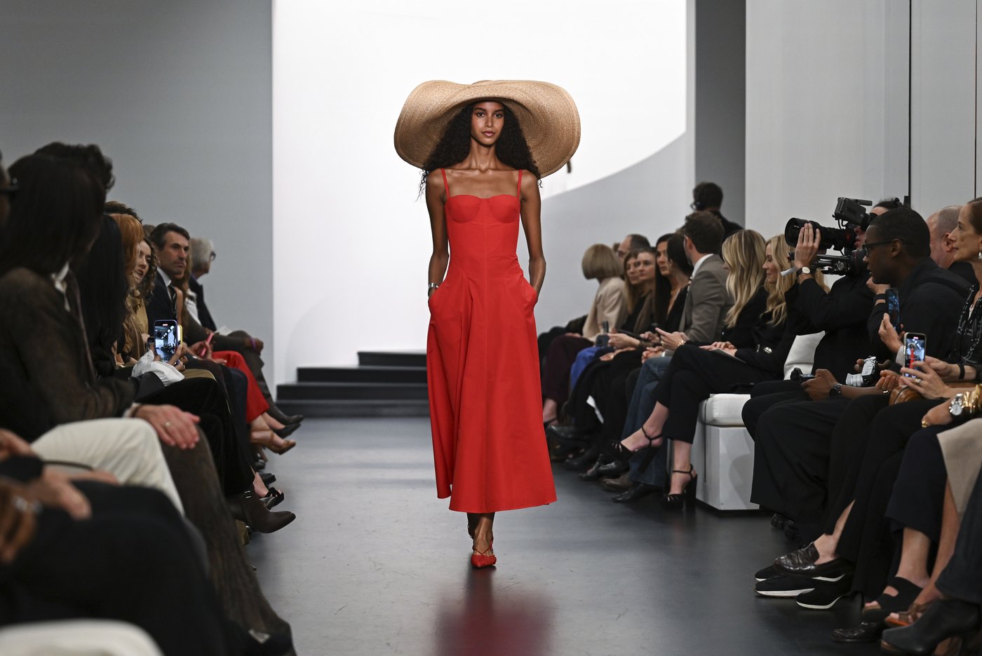 Oprah Winfrey, Usher, Nick Jonas, Mindy Kaling and others attend an intimate Ralph Lauren show | iNFOnews.ca