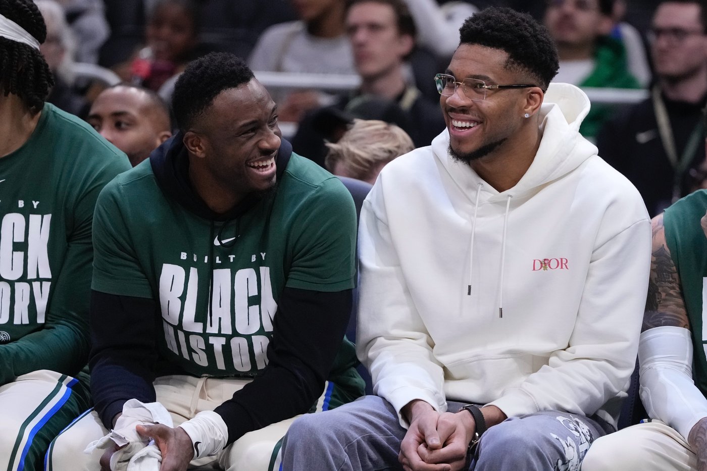 Antetokounmpo remains with Bucks as an extremely hectic NBA trade deadline passes | iNFOnews.ca