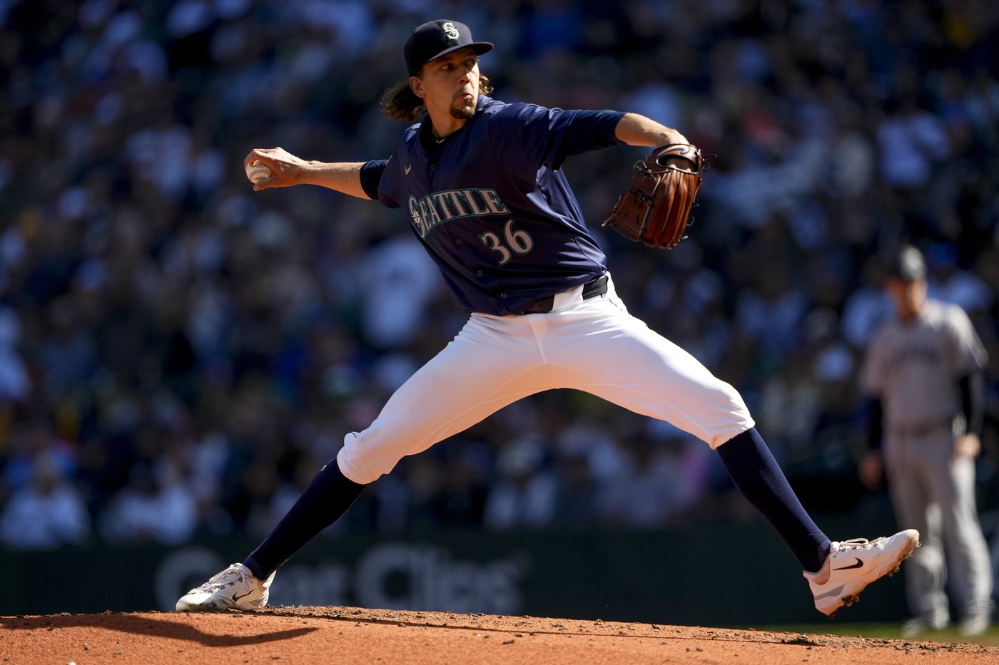 Logan Gilbert reaches 200 Ks, Mariners stay on edge of playoff race with 3-2 win over Yankees | iNFOnews.ca Logan Gilbert reaches 200 Ks, Mariners stay on edge of playoff race with 3-2 win over Yankees | iNFOnews.ca