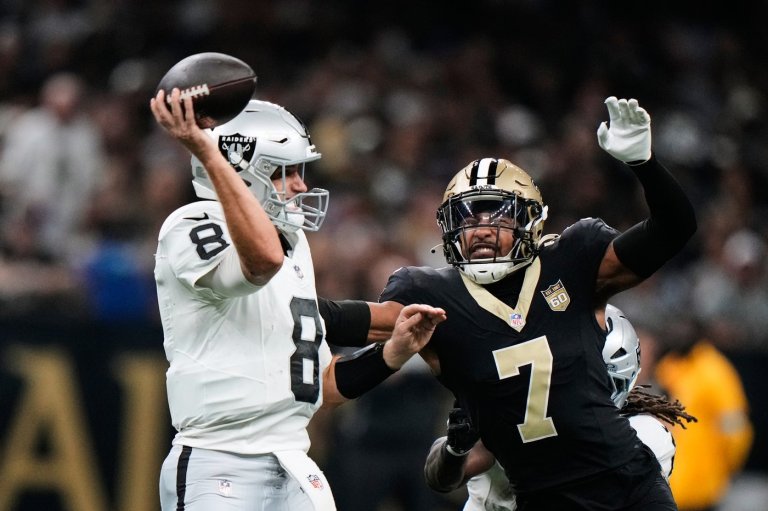 Kirk Cousins passes for 3 TDs and the unbeaten Raiders come back to top the Saints 35-27 | iNFOnews.ca