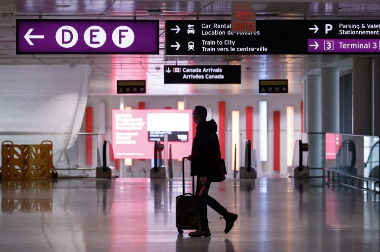 Intense cold forces flight delays, cancellations at Canadian airports | iNFOnews.ca
