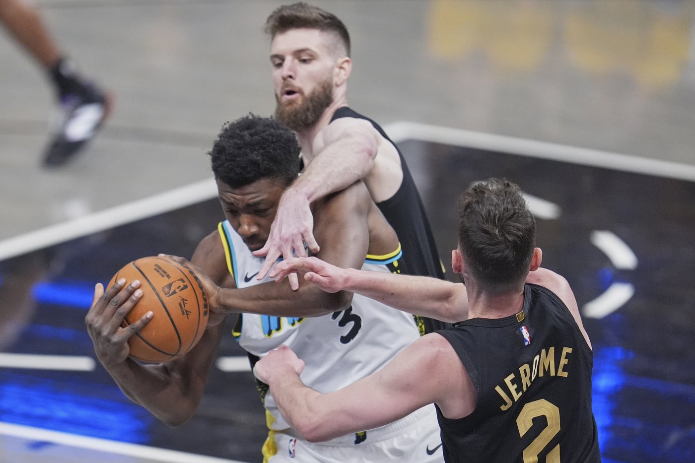 Donovan Mitchell scores 43 and Cavaliers beat the Pacers 126-104 to cut series deficit to 2-1 | iNFOnews.ca