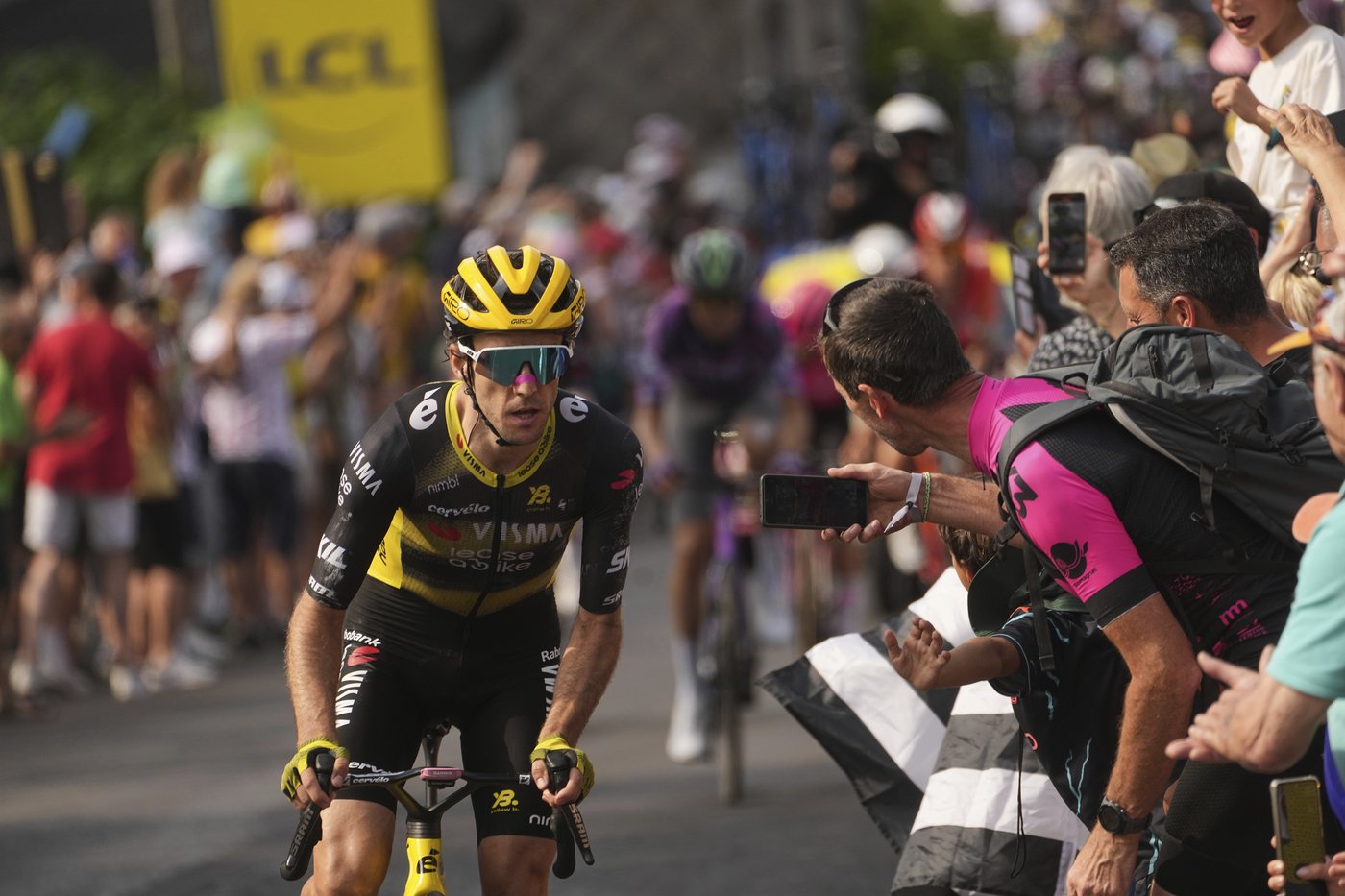 Yates wins Tour de France's first mountainous stage and Healy takes yellow jersey | iNFOnews.ca Yates wins Tour de France's first mountainous stage and Healy takes yellow jersey | iNFOnews.ca