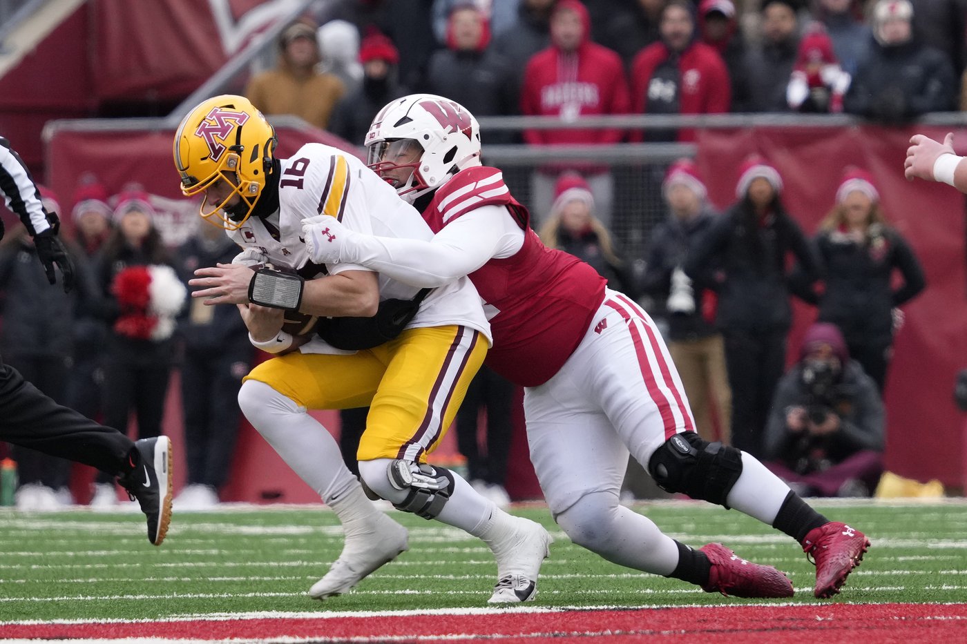 Brosmer's three touchdowns lead Minnesota to road win against Wisconsin | iNFOnews.ca