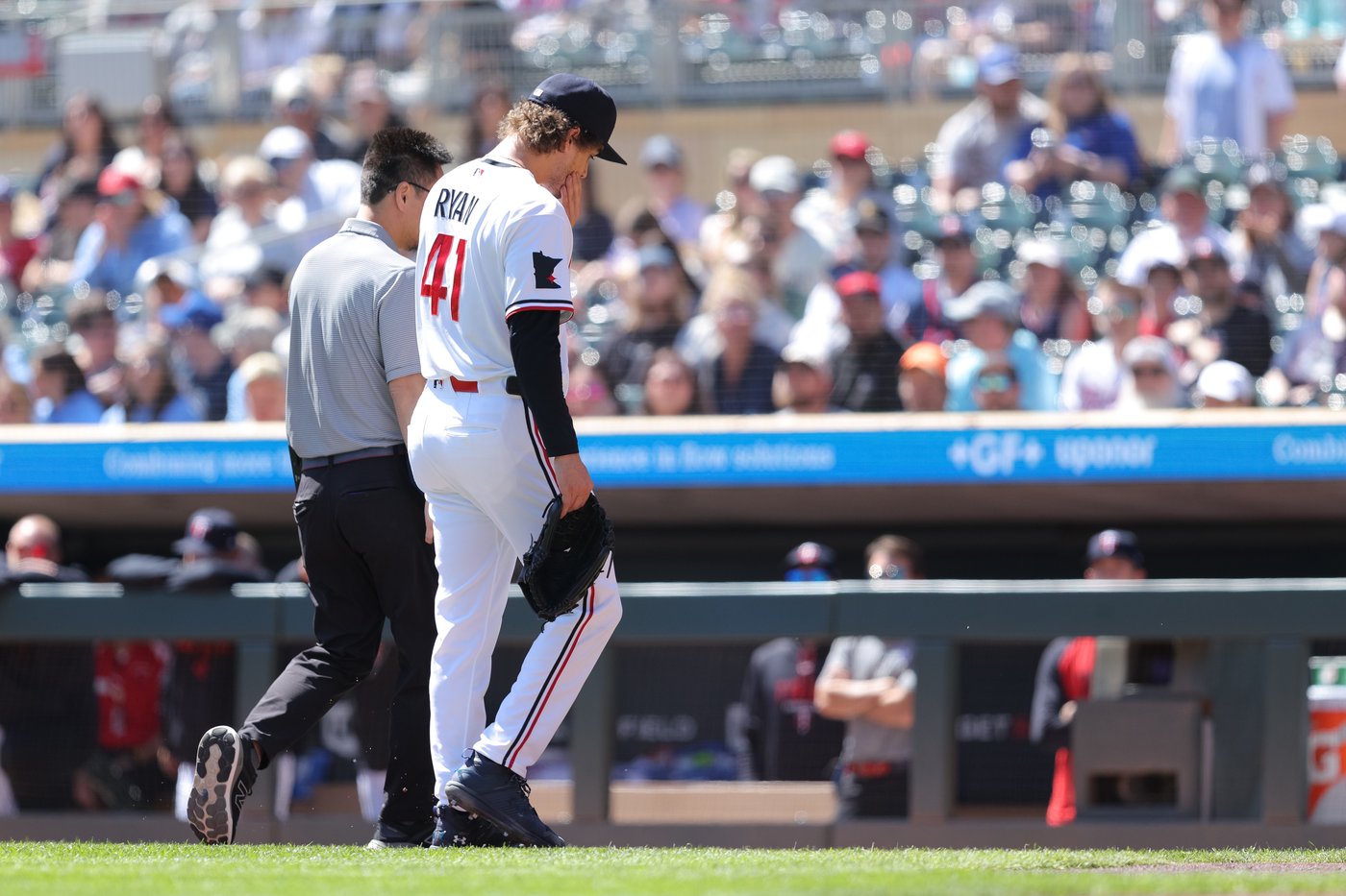 Twins pitcher Joe Ryan leaves start vs. Blue Jays with right elbow soreness | iNFOnews.ca
