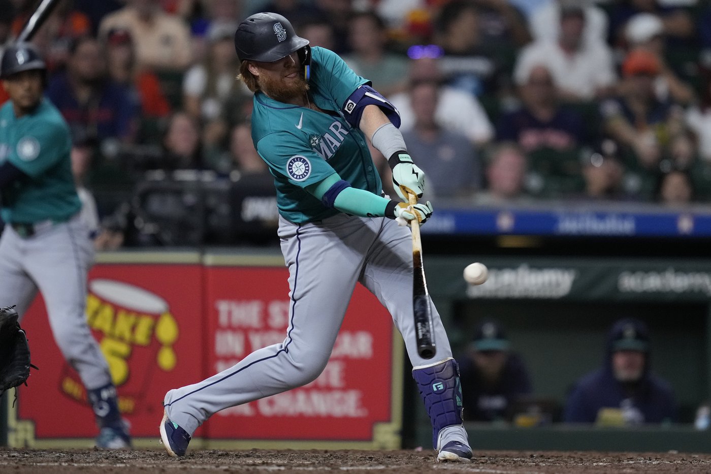 Miller throws 7 shutout innings as Mariners prevent Astros from clinching AL West with 6-1 win | iNFOnews.ca