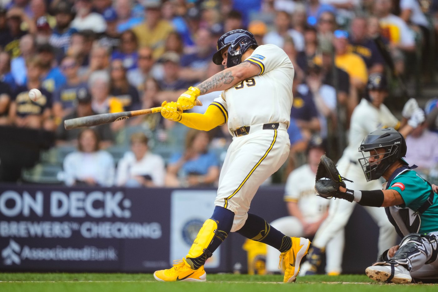 Garrett Mitchell and Gary Sánchez help Brewers score 6 in 1st inning and beat Mariners 7-4 | iNFOnews.ca