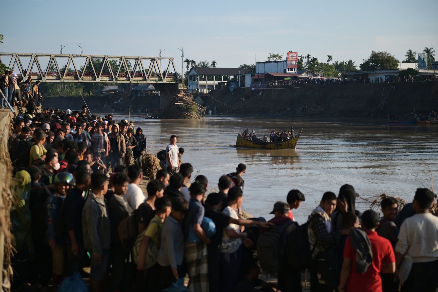 Indonesian rescuers search for survivors as the death toll from floods and landslides tops 300 | iNFOnews.ca