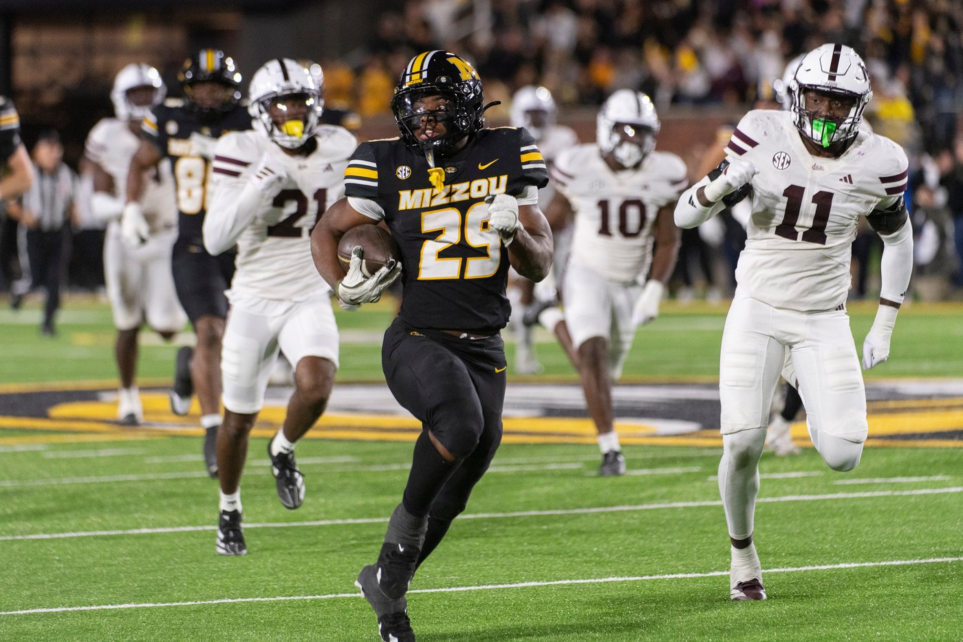 Hardy rushes for career-best 300 yards, 3 TD to help Missouri beat Mississippi State 49-24 | iNFOnews.ca Hardy rushes for career-best 300 yards, 3 TD to help Missouri beat Mississippi State 49-24 | iNFOnews.ca