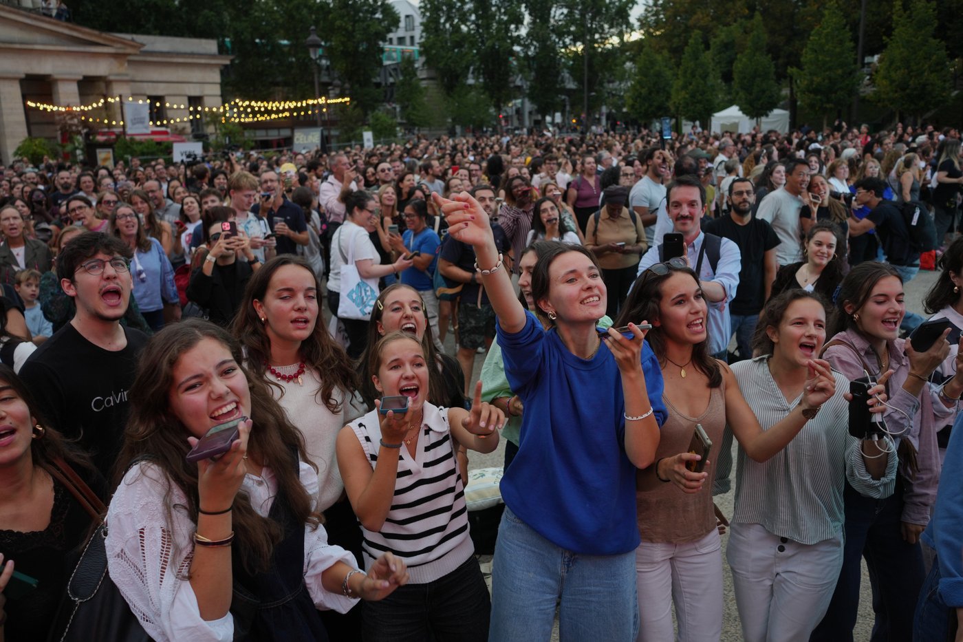 'Céline is everywhere in my life': Thousands gather in Paris for Dion's big comeback | iNFOnews.ca 'Céline is everywhere in my life': Thousands gather in Paris for Dion's big comeback | iNFOnews.ca
