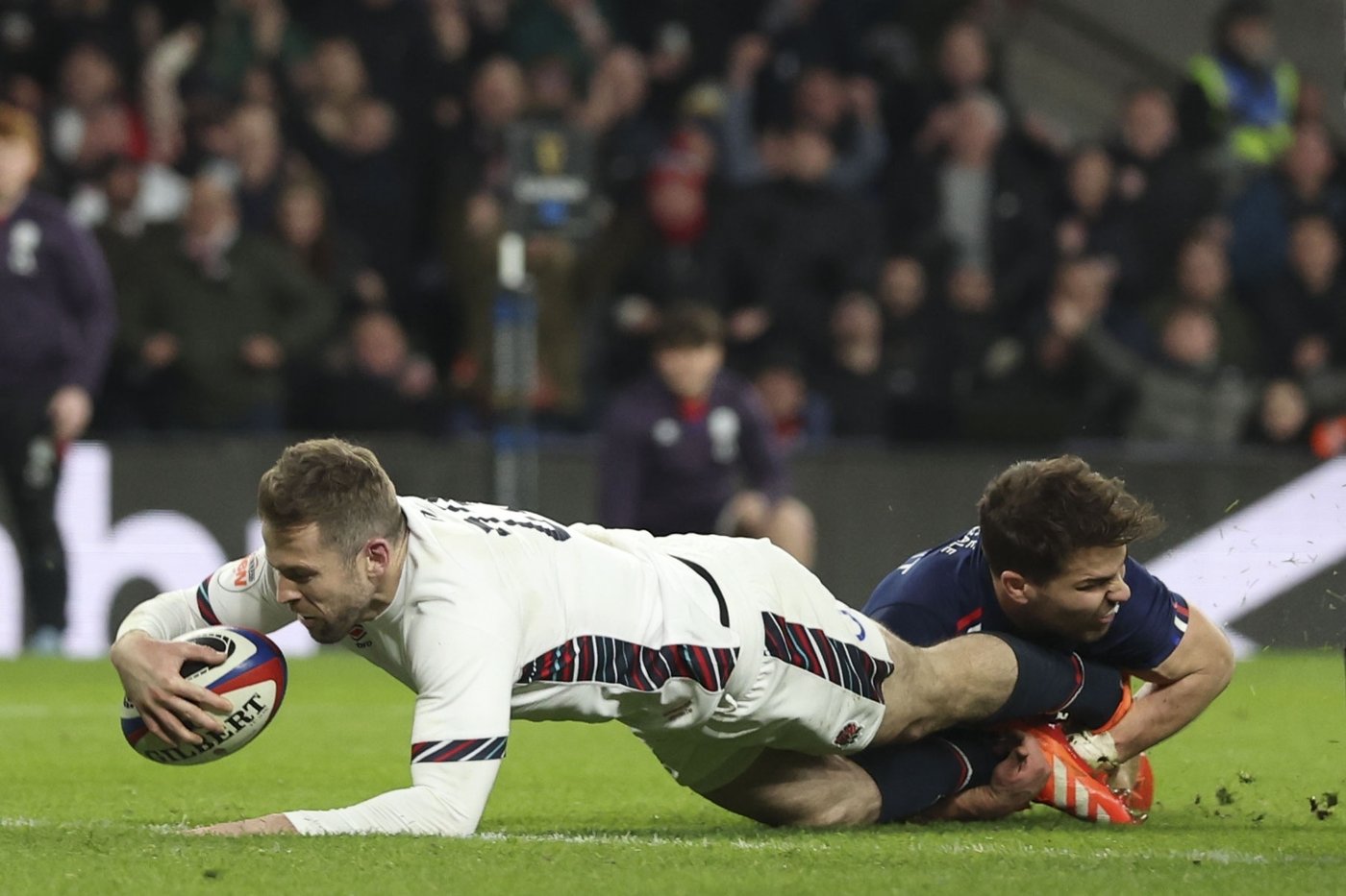 England beats France 26-25 and shakes up Six Nations title race | iNFOnews.ca