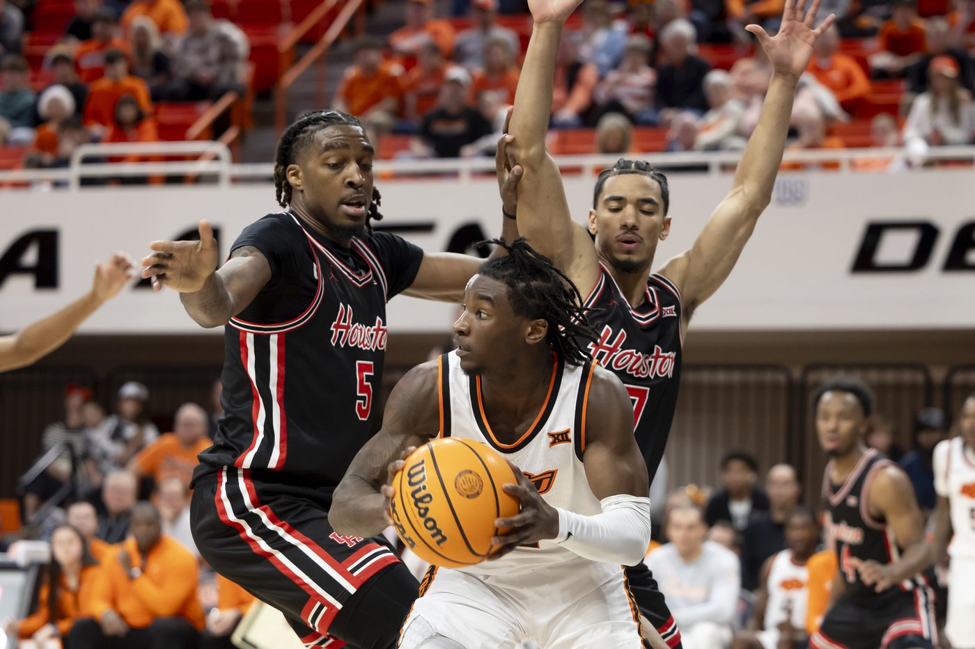 No. 14 Houston beats poor shooting Oklahoma State 60-47 in the teams' Big 12 opener | iNFOnews.ca