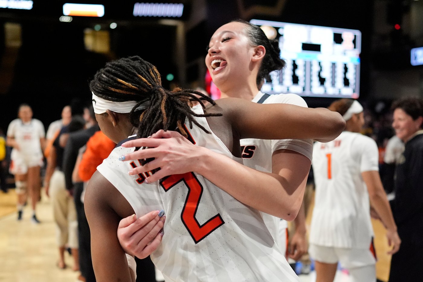 Illinois beats Colorado for 1st round win as youngest team in women's NCAA Tournament | iNFOnews.ca Illinois beats Colorado for 1st round win as youngest team in women's NCAA Tournament | iNFOnews.ca