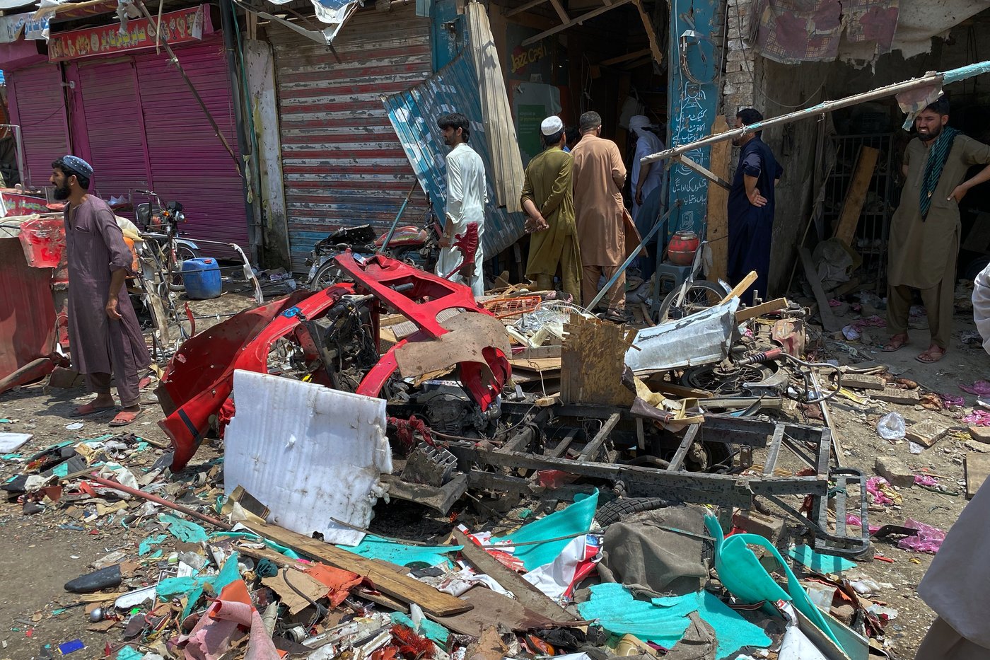 Bomb rigged to rickshaw explodes in Pakistan bazaar, killing 9 and wounding more than 2 dozen others | iNFOnews.ca