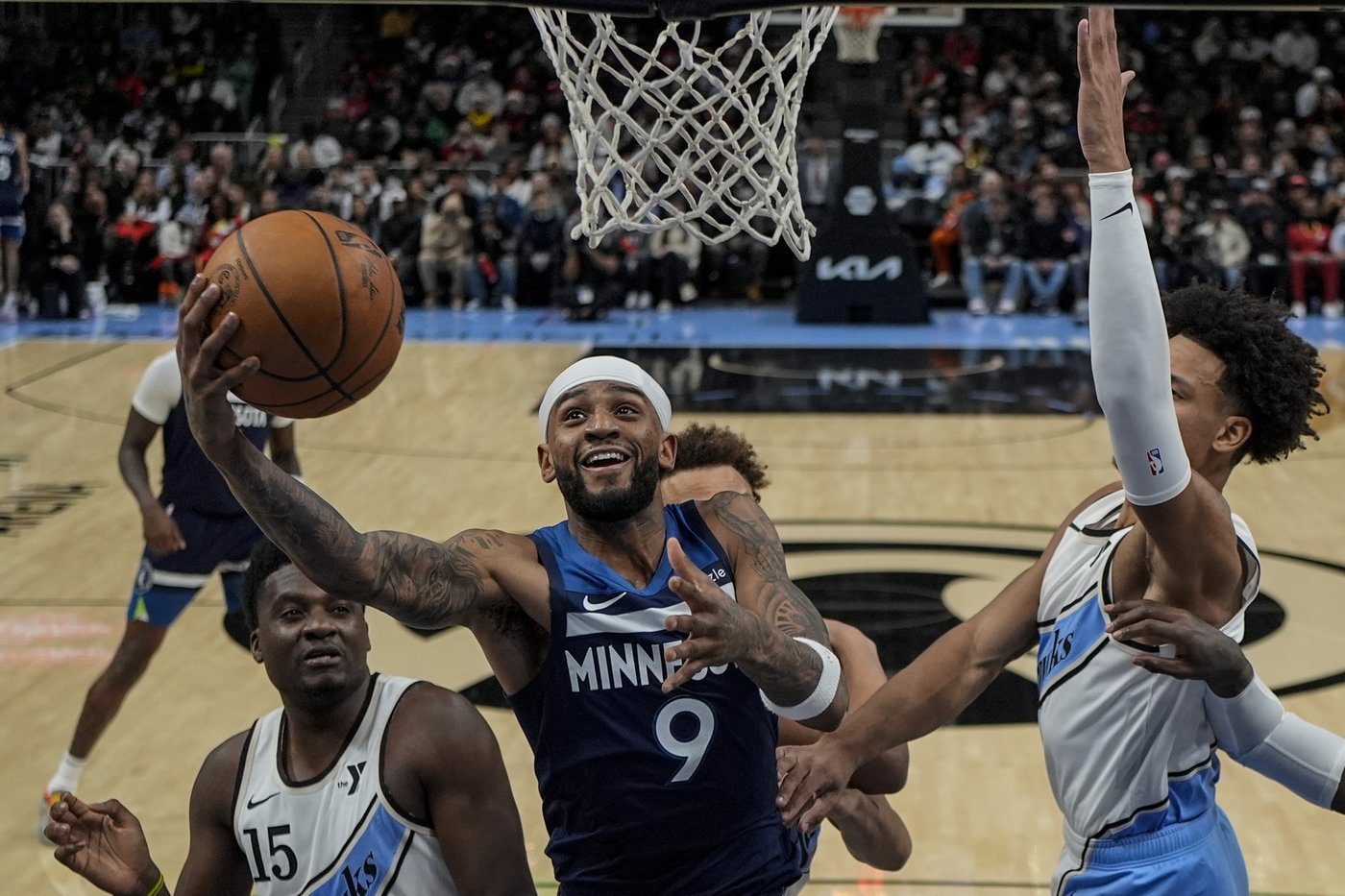 Mathews and Young lead the Hawks past the Timberwolves 117-104 | iNFOnews.ca