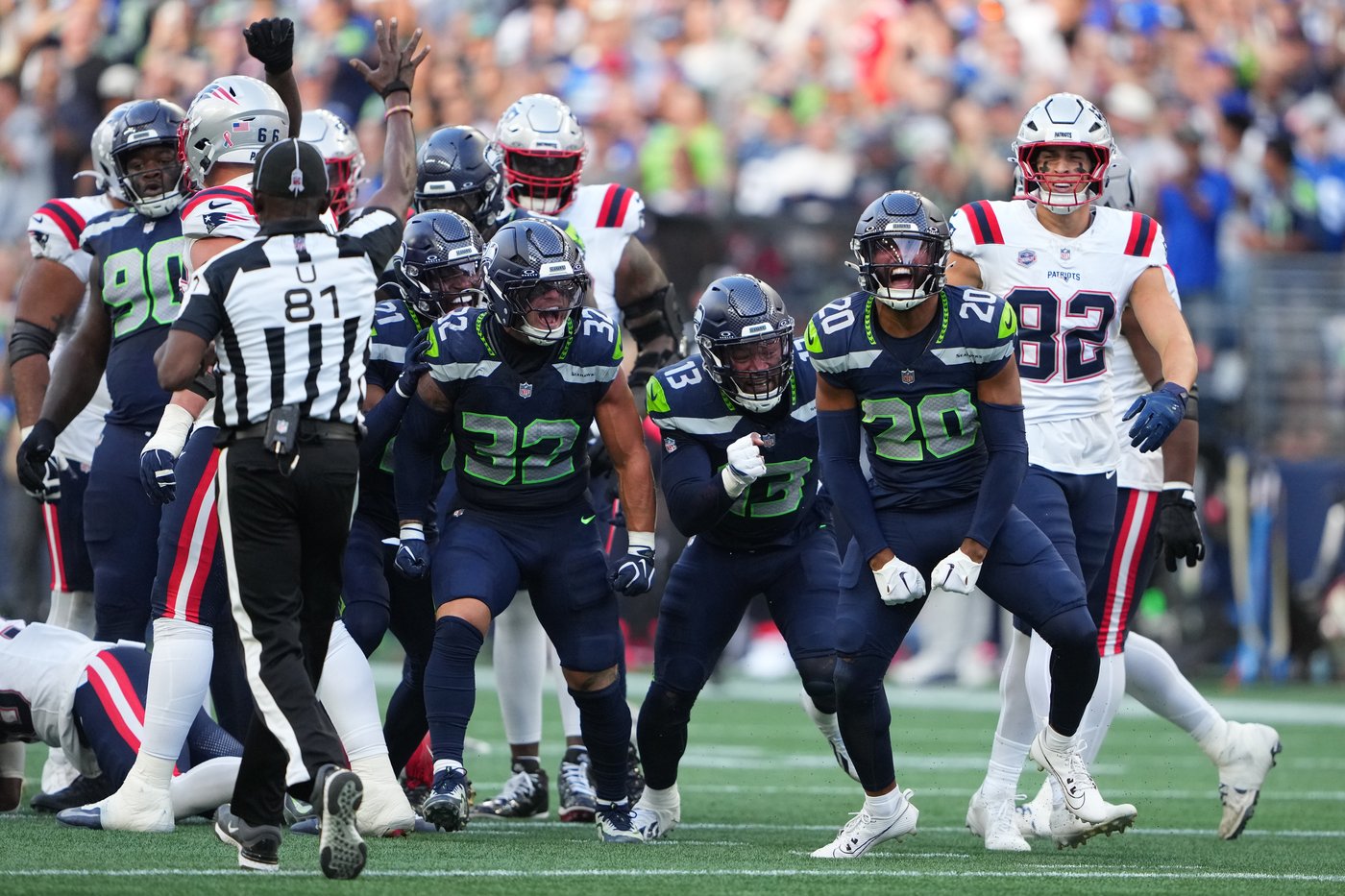 Photos of the NFL season opener, a rare Super Bowl rematch between the Seahawks and Patriots | iNFOnews.ca