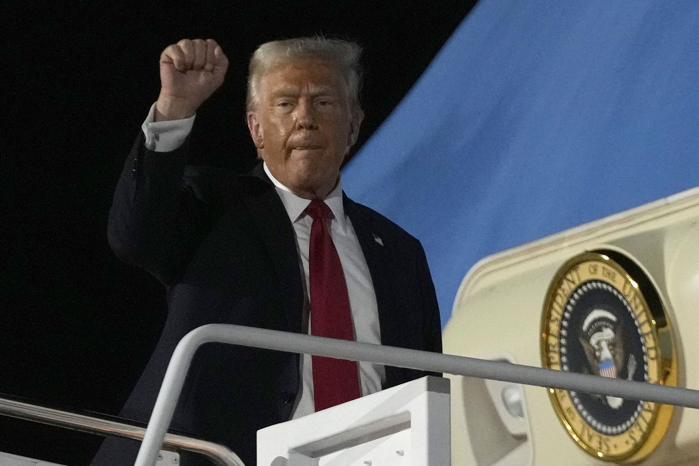 Trump signs order imposing 25 per cent tariffs on steel and aluminum | iNFOnews.ca Trump signs order imposing 25 per cent tariffs on steel and aluminum | iNFOnews.ca