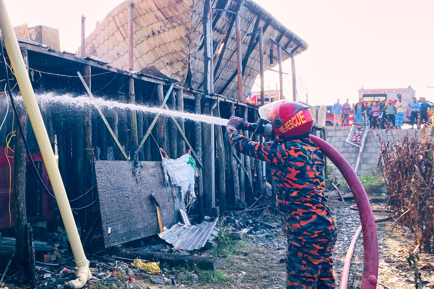 A fire guts a Bangladeshi beach resort, killing 10 people | iNFOnews.ca A fire guts a Bangladeshi beach resort, killing 10 people | iNFOnews.ca