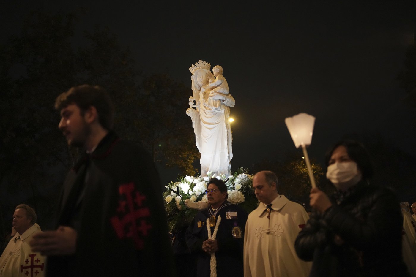 Virgin Mary statue, a symbol of resilience, returns to Notre Dame Cathedral 5 years after fire | iNFOnews.ca Virgin Mary statue, a symbol of resilience, returns to Notre Dame Cathedral 5 years after fire | iNFOnews.ca