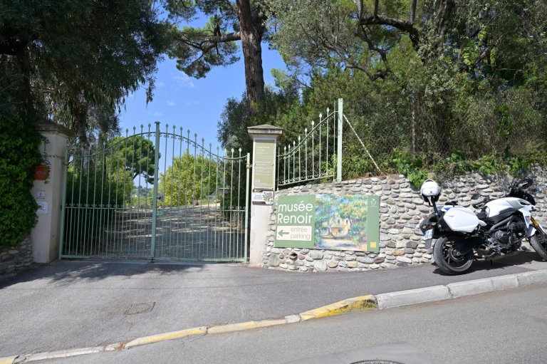 After the theft of 3 Renoir paintings from a French museum, here's a look at other famous heists | iNFOnews.ca