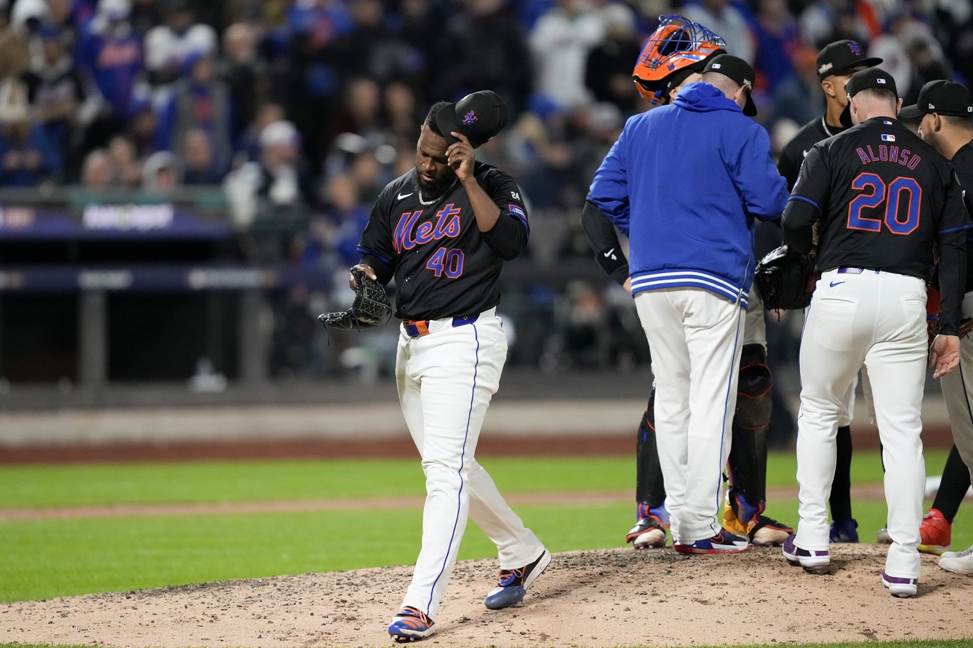 Shohei Ohtani homers as the Dodgers rout the Mets 8-0 for a 2-1 lead in the NLCS | iNFOnews.ca