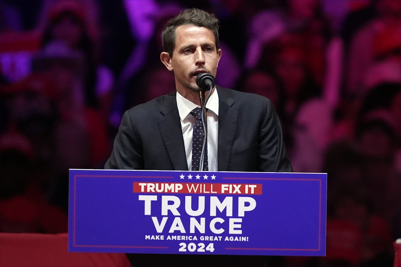Puerto Rico bristles after a US comedian calls it 'a floating island of garbage' at a Trump rally | iNFOnews.ca
