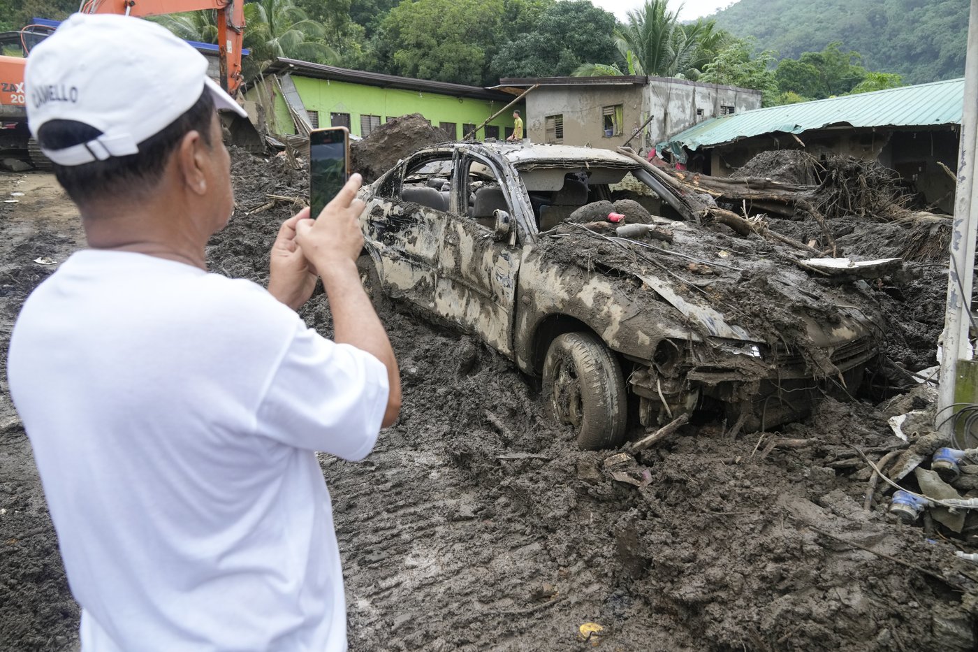 A powerful typhoon nears the Philippines, with many shelters still crammed after a recent storm | iNFOnews.ca