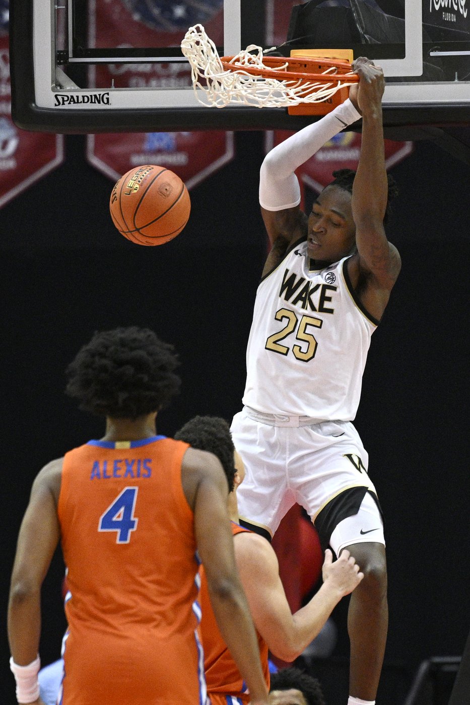 Clayton and Martin power No. 18 Florida past Wake Forest 75-58 | iNFOnews.ca