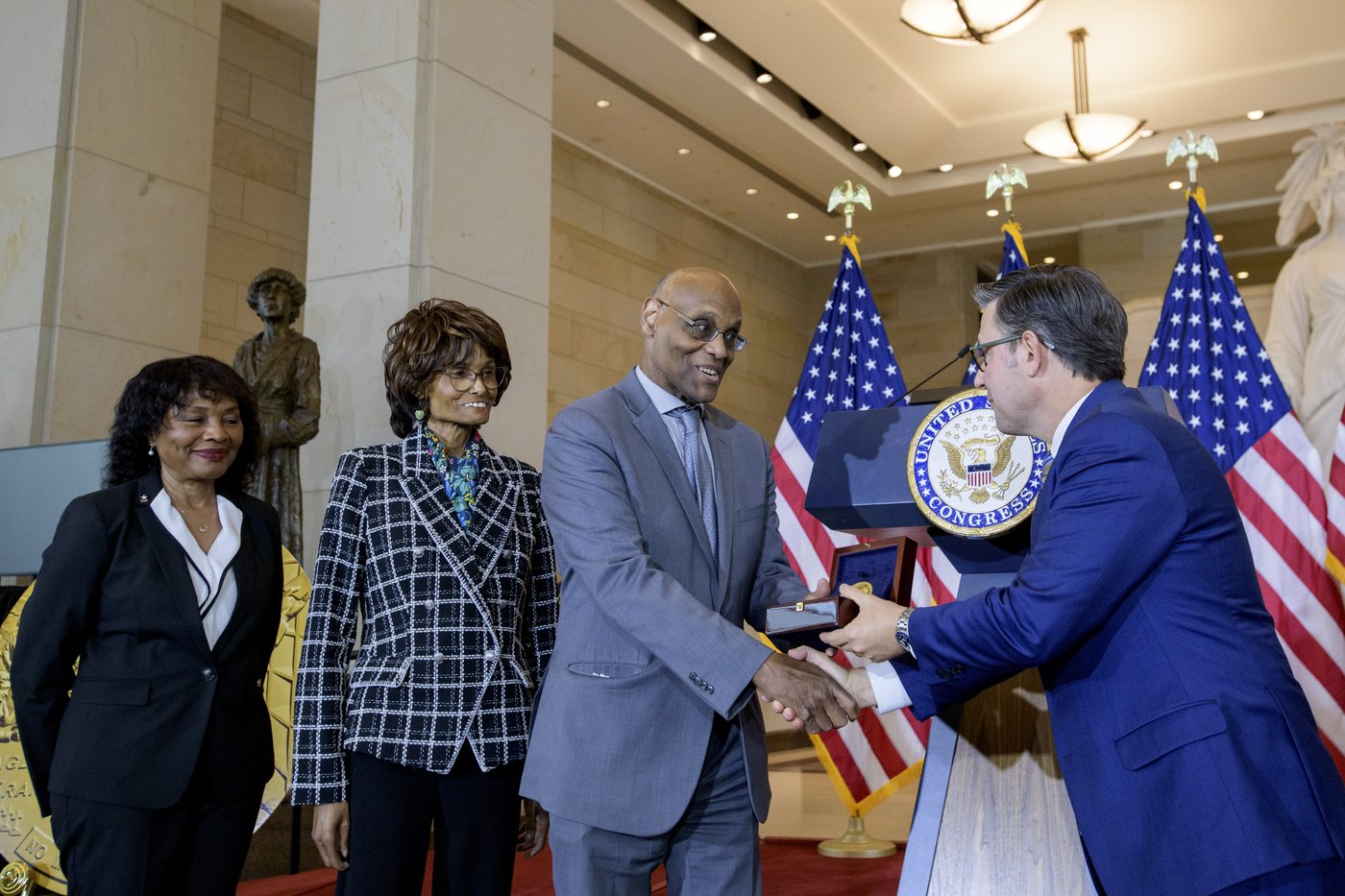 Black female WWII unit, 'Six Triple Eight,' receives congressional medal | iNFOnews.ca