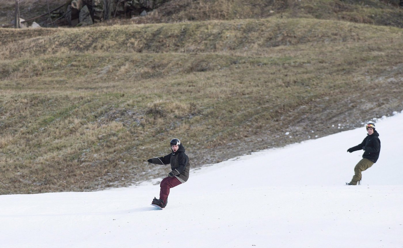 Quebec ski hill operators' spirits aren't dampened by rainy and warm weather | iNFOnews.ca