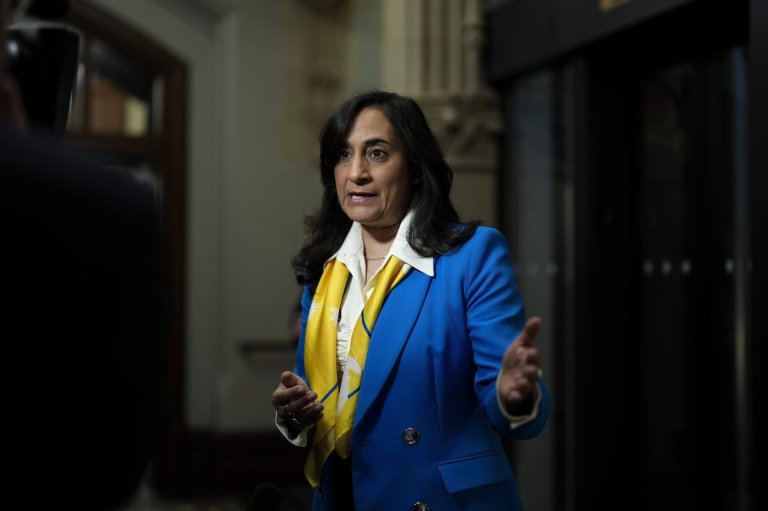 Anand won't say if Canadians should cancel Mexico trips as airlines resume flights | iNFOnews.ca