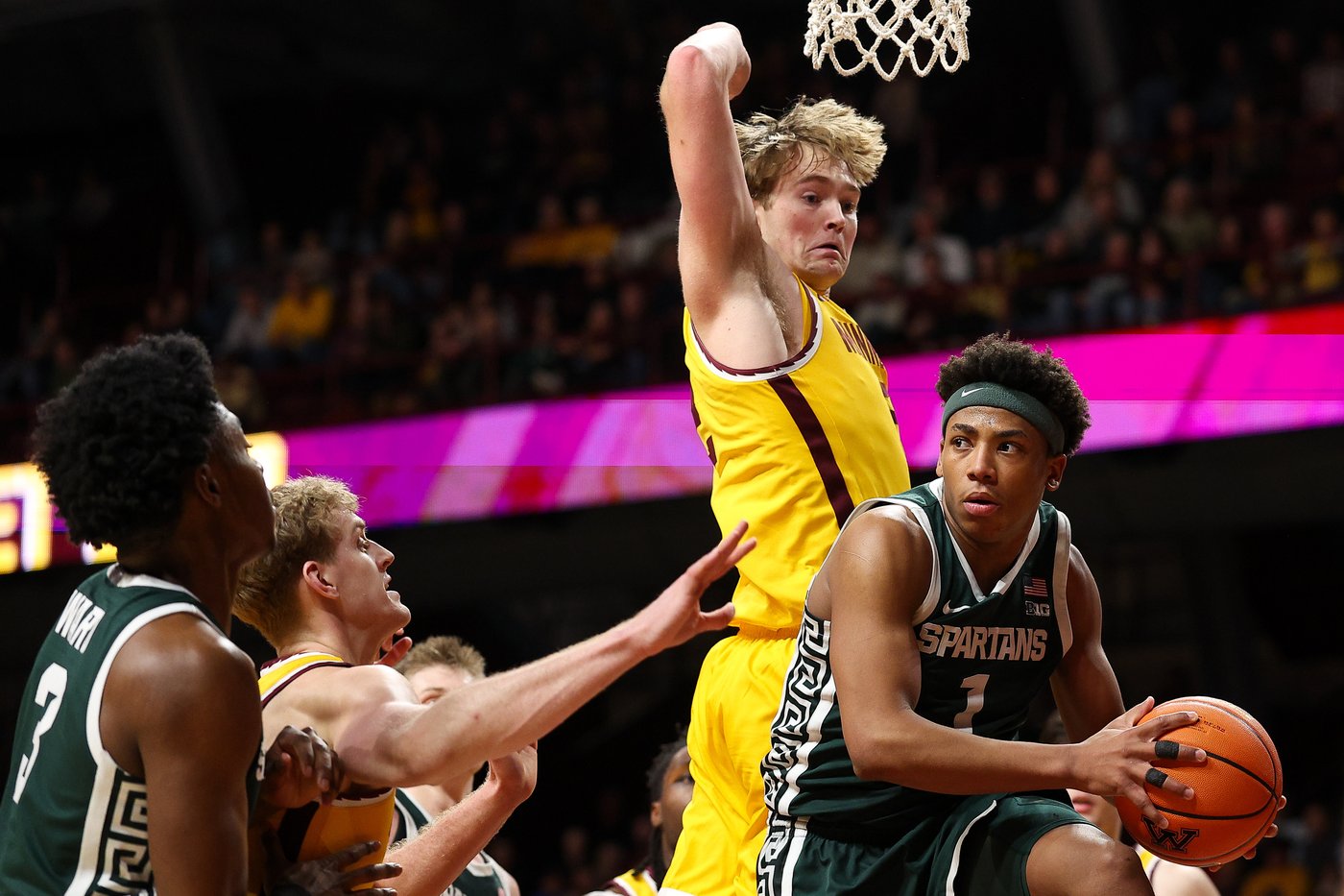 Izzo says he might bench Spartans star Fears after technical in loss to Gophers raises more concern | iNFOnews.ca Izzo says he might bench Spartans star Fears after technical in loss to Gophers raises more concern | iNFOnews.ca
