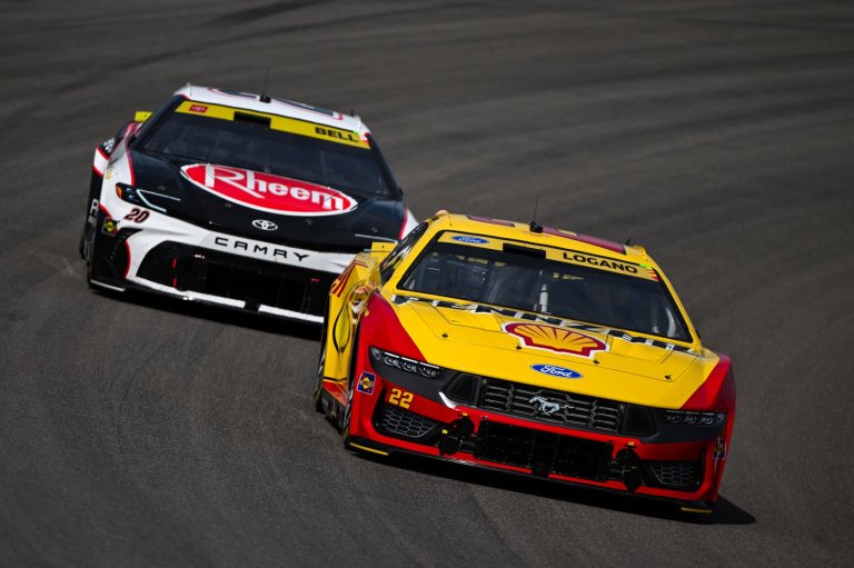 Larson ends 51-race winless streak, boosts NASCAR title hopes in Hendrick 1-2 finish at Gateway | iNFOnews.ca