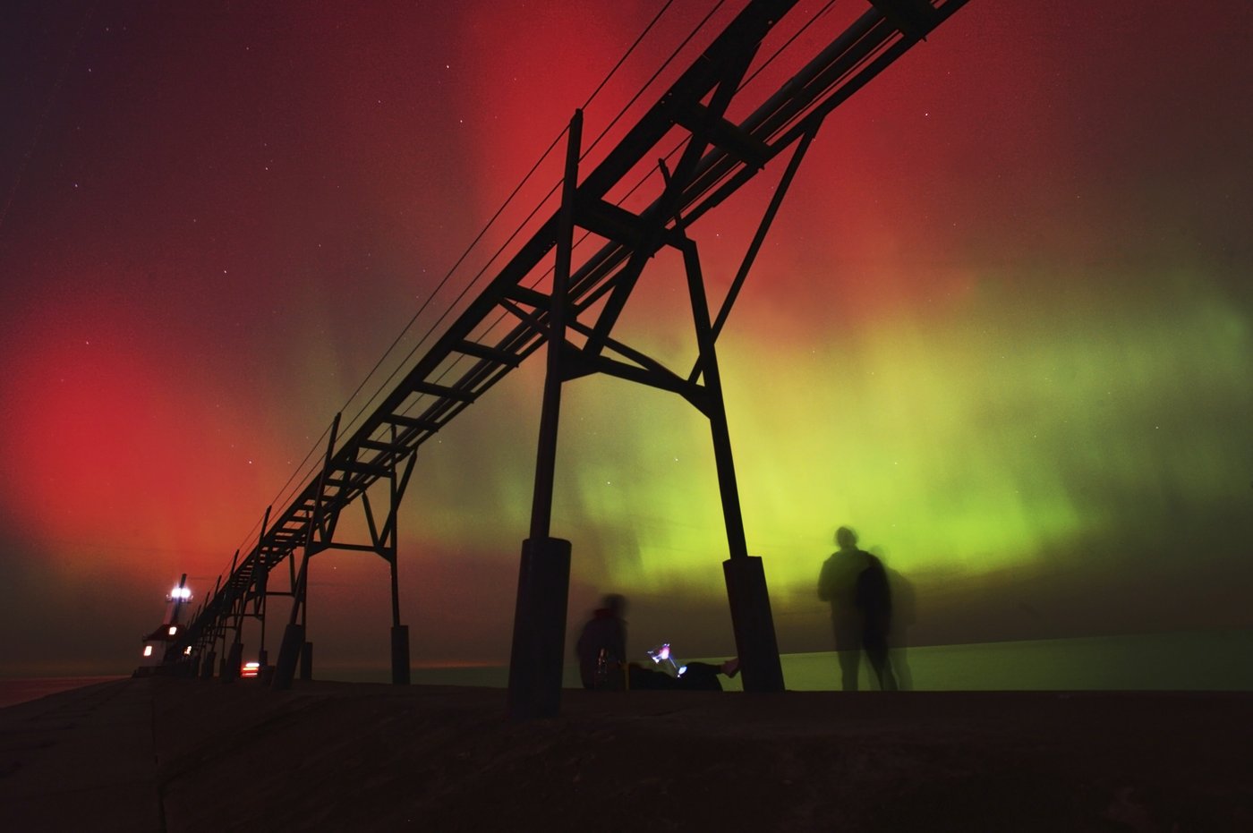 What's behind the northern lights that dazzled the sky farther south than normal | iNFOnews.ca