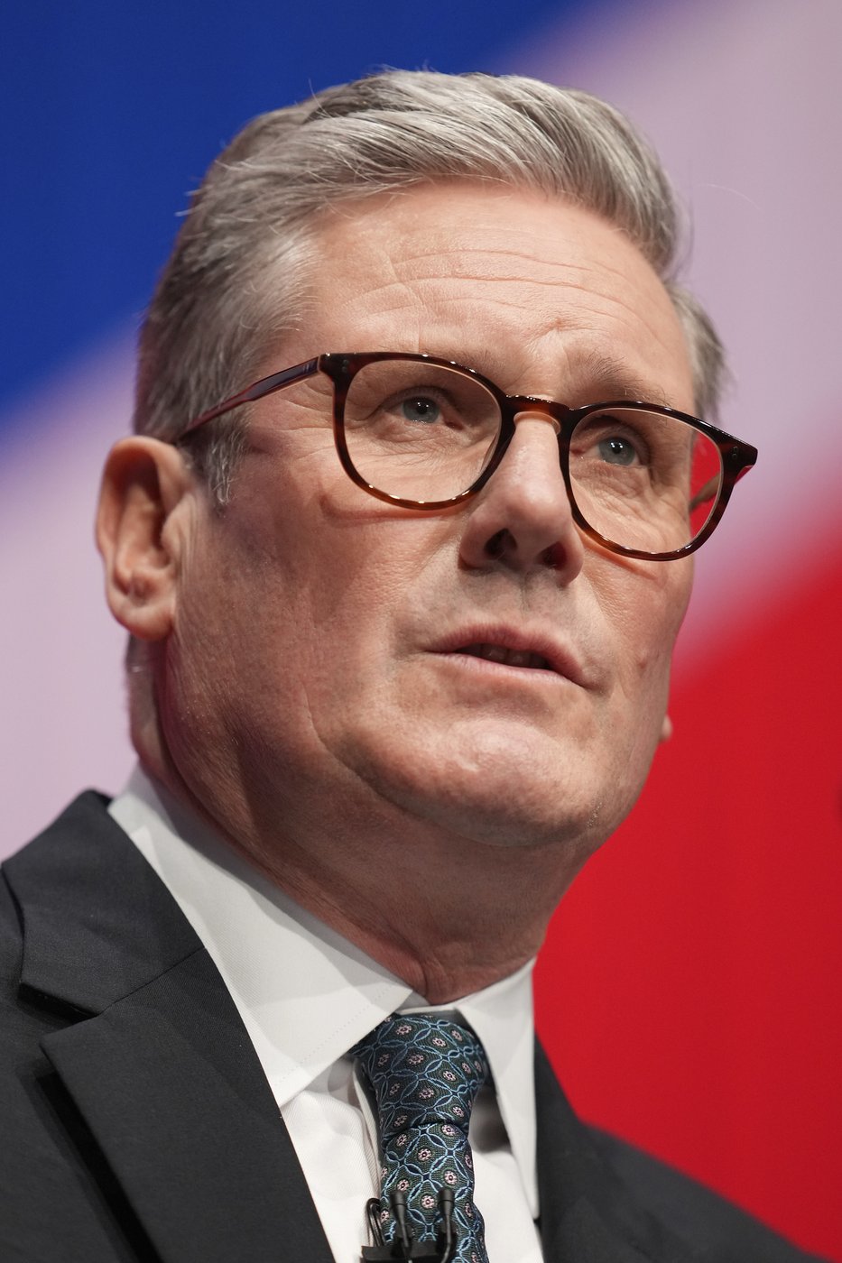 UK leader Starmer aims to shed gloomy image by saying things will get better -- eventually | iNFOnews.ca