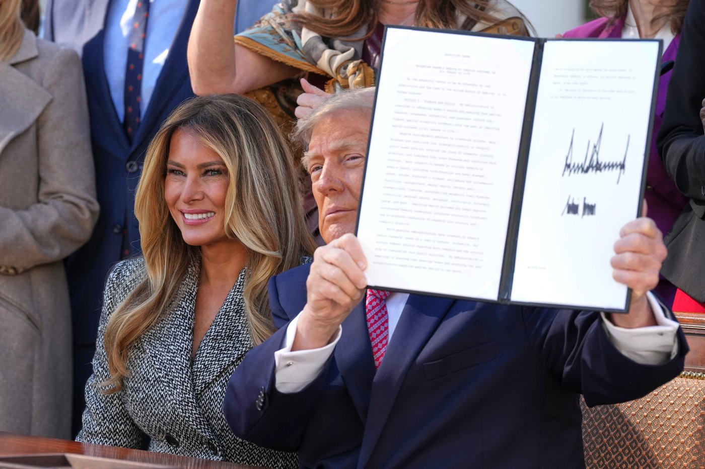 Trump signs an order aimed at boosting women's health research, a plan backed by the first lady | iNFOnews.ca Trump signs an order aimed at boosting women's health research, a plan backed by the first lady | iNFOnews.ca