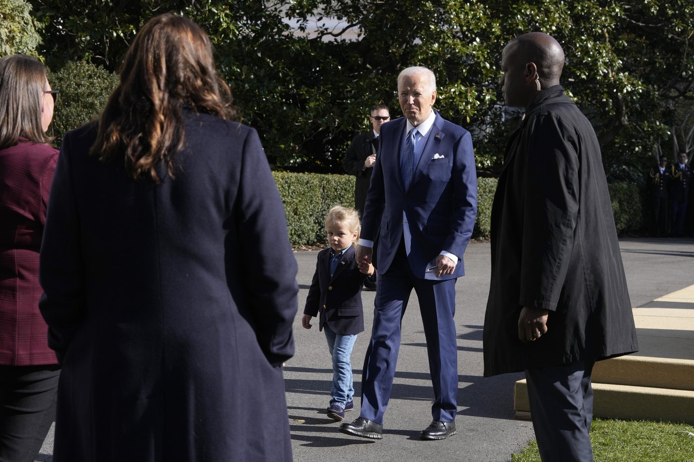Joe Biden begins final White House holiday season with turkey pardons for 'Peach' and 'Blossom' | iNFOnews.ca