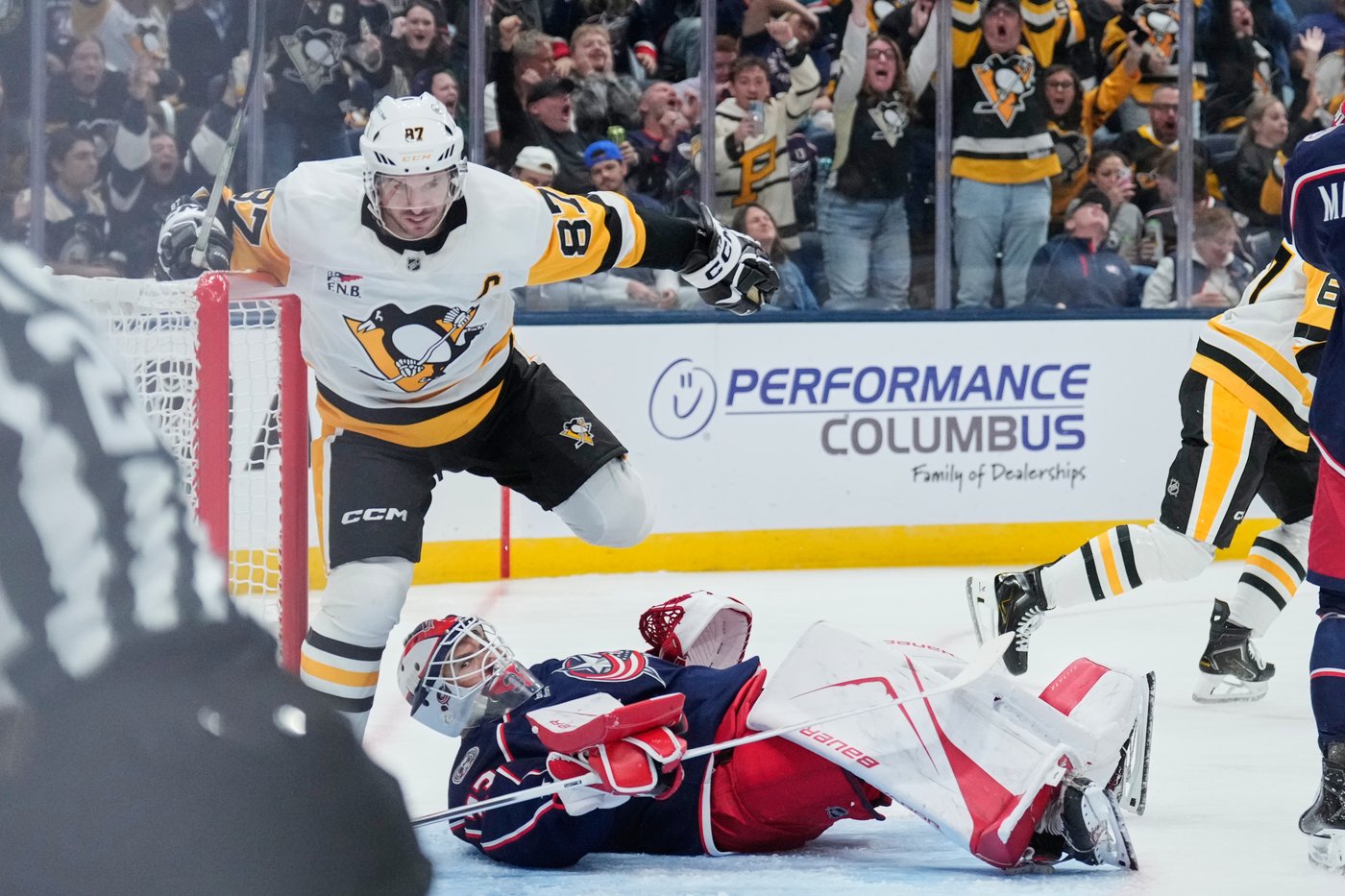 Blue Jackets goalie Cam Talbot breaks NHL record by winning with 9th team | iNFOnews.ca Blue Jackets goalie Cam Talbot breaks NHL record by winning with 9th team | iNFOnews.ca