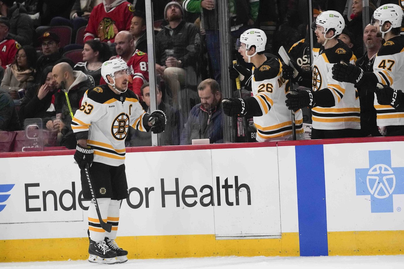 Marchand and Geekie help the Bruins beat the Blackhawks 4-2 for their 3rd consecutive win | iNFOnews.ca