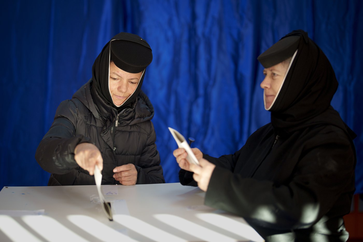 Far-right populist surprises in Romanian presidential election appearing set to enter runoff | iNFOnews.ca Far-right populist surprises in Romanian presidential election appearing set to enter runoff | iNFOnews.ca