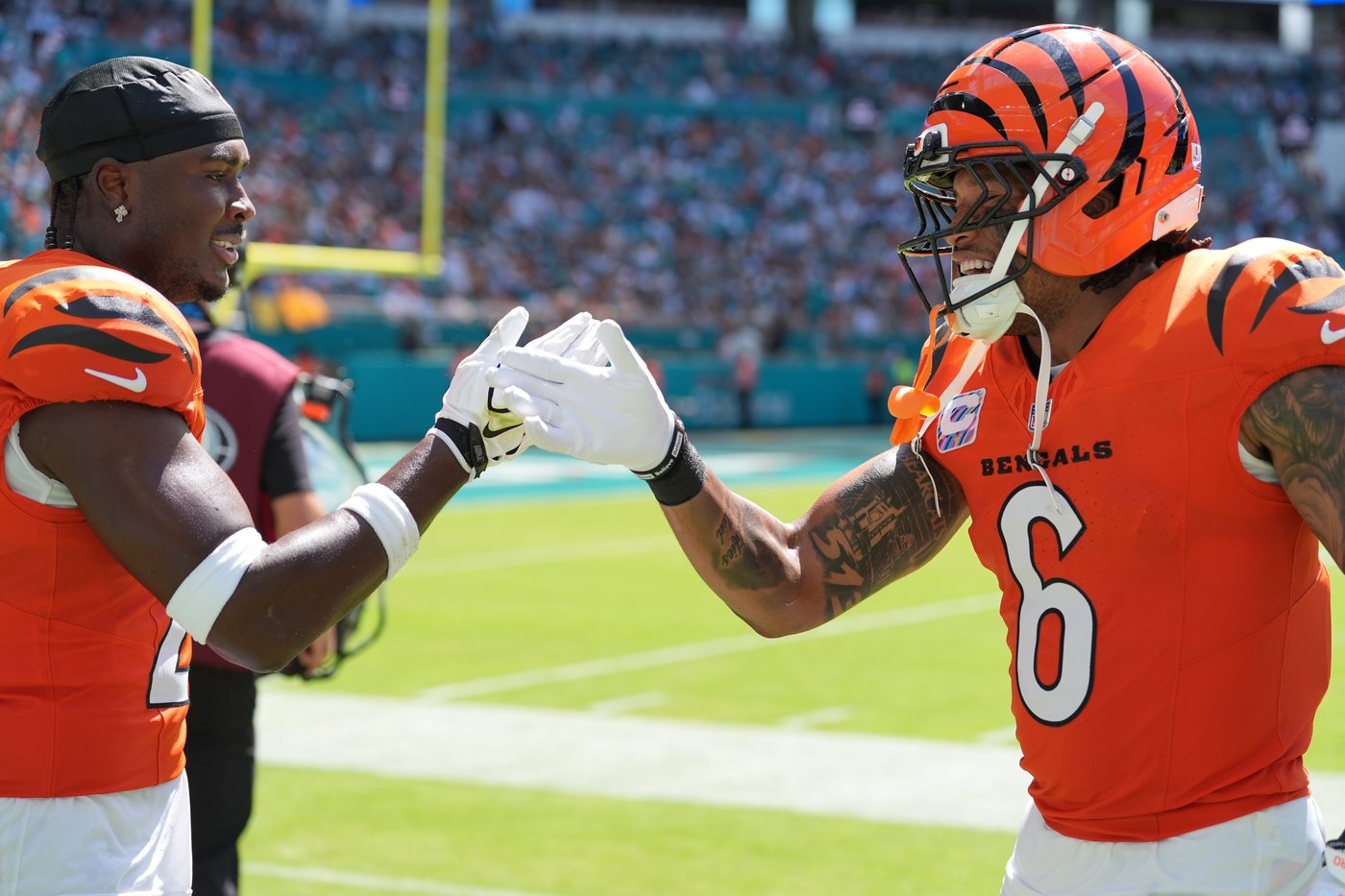 Jordan Battle intercepts Willis twice after going viral for saying he had a tell on the Dolphins QB | iNFOnews.ca Jordan Battle intercepts Willis twice after going viral for saying he had a tell on the Dolphins QB | iNFOnews.ca