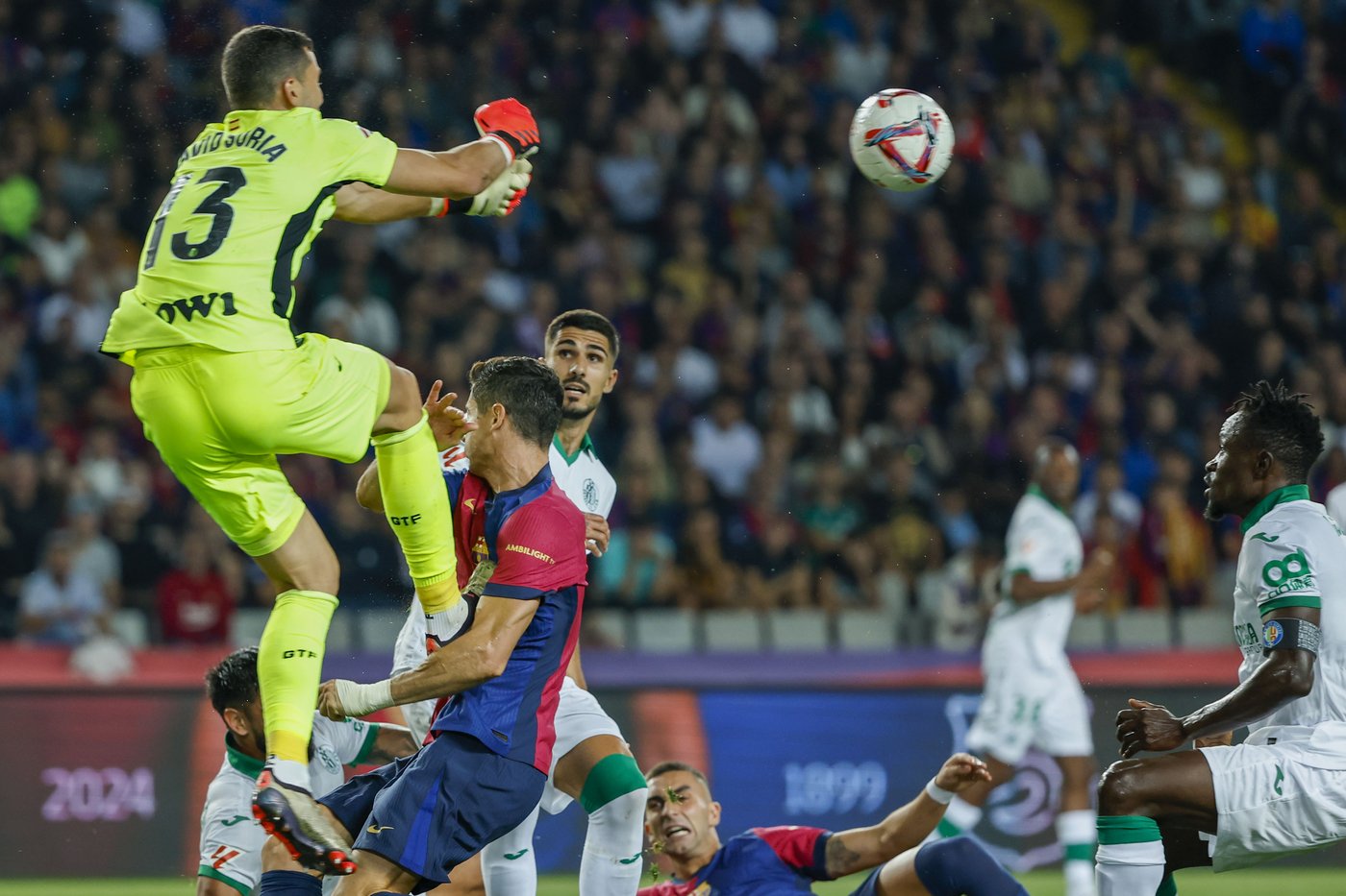 Lewandowski scores his 7th goal to give Barcelona its 7th straight win in Spanish league | iNFOnews.ca Lewandowski scores his 7th goal to give Barcelona its 7th straight win in Spanish league | iNFOnews.ca