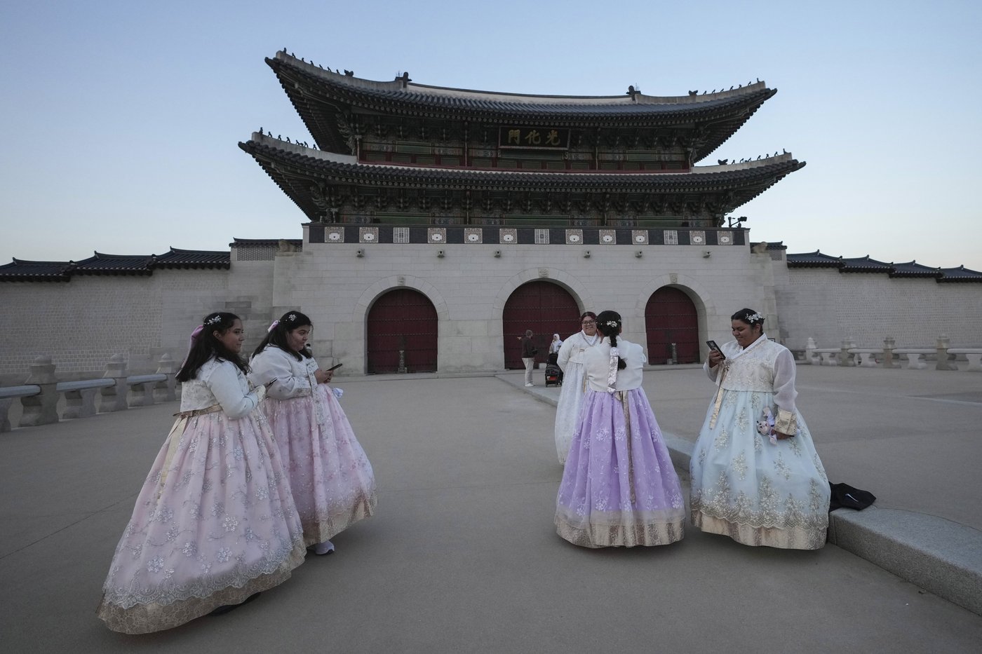 Zealous tourists are unfazed by South Korea's sudden martial law turmoil | iNFOnews.ca Zealous tourists are unfazed by South Korea's sudden martial law turmoil | iNFOnews.ca