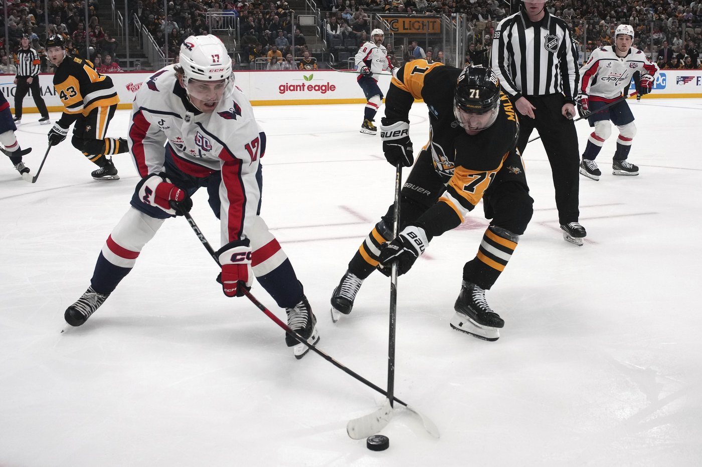 Ovechkin adds to record goal total, Crosby dazzles as Penguins top Capitals 5-2 in season finale | iNFOnews.ca